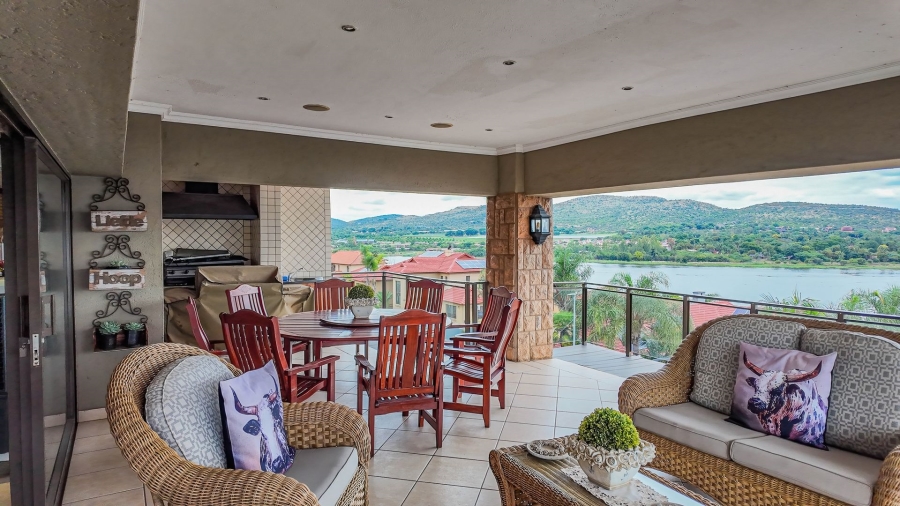 5 Bedroom Property for Sale in Birdwood Estate North West